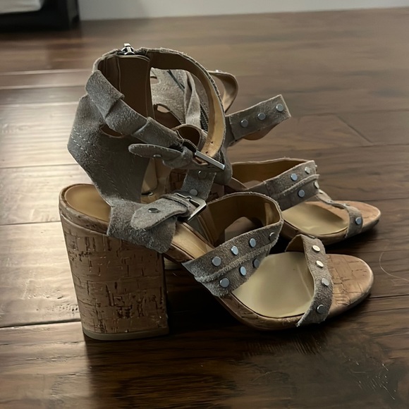 Dolce Vita size 6.5 strappy heeled sandal - Picture 2 of 4